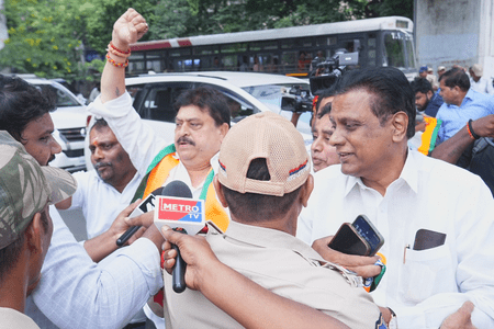 ফি রিইম্বার্সমেন্ট বকেয়ার দাবিতে বিক্ষোভ, তেলেঙ্গানায় বিজেপি সভাপতিকে আটক