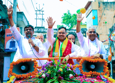 দ্বিতীয় দফার পুরভোট প্রচারের শেষ দিনে জয়পুরে রোড শো রাজস্থানের মুখ্যমন্ত্রীর