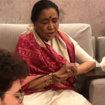 আশা ভোঁসলের ৯৩তম জন্মবার্ষিকীতে আবেগঘন স্মৃতিচারণ নীতিন, কুমার শানু ও সুদেশ ভোঁসলের