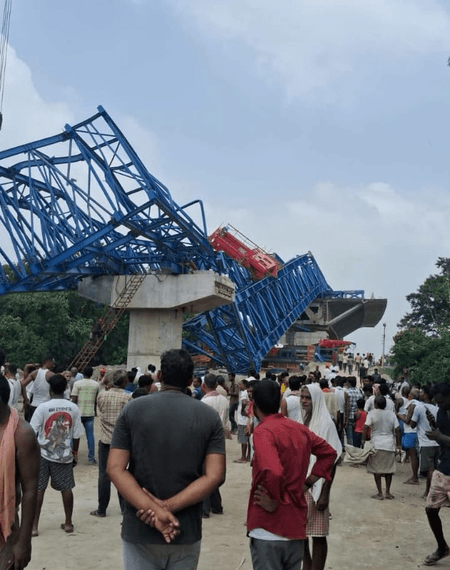 বিহারে নির্মীয়মাণ সেতুর লঞ্চার ভেঙে বড় দুর্ঘটনা, লোহার কাঠামোর নিচে শ্রমিক