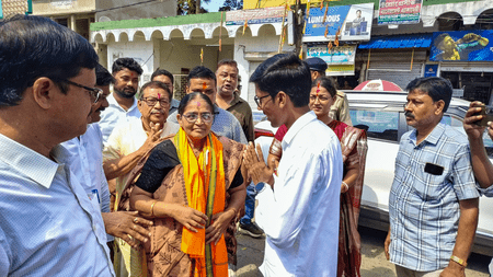 নন্দীগ্রাম উপনির্বাচনে বিজেপির প্রার্থী শুভেন্দু অধিকারীর নিহত সহযোগীর মা