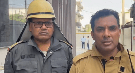 নয়ডার পোশাক কারখানায় ভয়াবহ আগুন, ঘটনাস্থলে ৮টি দমকলের ইঞ্জিন