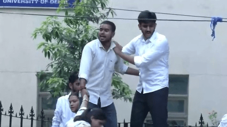 ডিইউএসইউ ভোটে বেনিয়মের অভিযোগ, এনএসইউআইয়ের বিরুদ্ধে এবিভিপির বিক্ষোভ