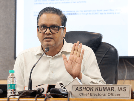 এসআইআর নোটিসে নাম বাদ যাচ্ছে না, ৩০ সেপ্টেম্বরের মধ্যে দাবি-নথি জমার পরামর্শ দিল দিল্লির সিইও
