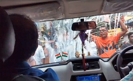 বেলেঘাটায় ফের কুণাল ঘোষের গাড়িতে হামলার অভিযোগ, রাজ্যপালের হস্তক্ষেপ দাবি অভিষেকের