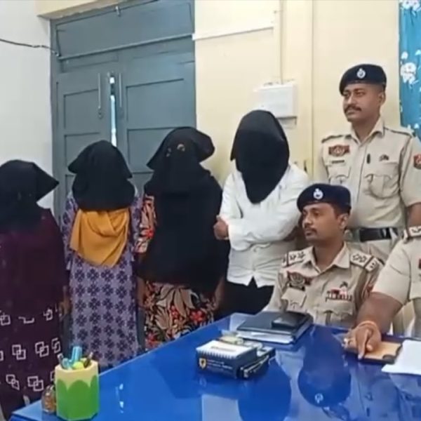 বিমানবন্দর সংলগ্ন এলাকা থেকে তিন বাংলাদেশি মহিলা সহ&hellip;