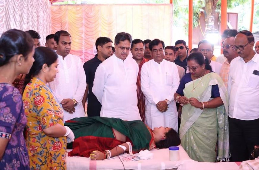 উন্নয়ন সংঘের ৭৪তম প্রতিষ্ঠা দিবসে স্বেচ্ছায় রক্তদান শিবিরে মুখ্যমন্ত্রী 