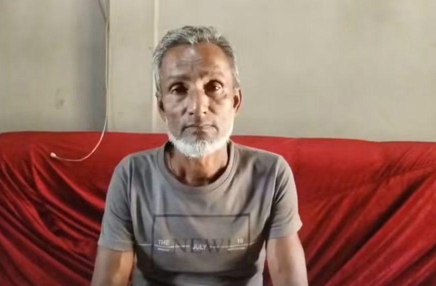 শিক্ষককে ঘিরে ছাত্র-নিগ্রহের অভিযোগে কড়া মাদ্রাসা কমিটি, আলোচনার পর অভিযোগ প্রত্যাহার