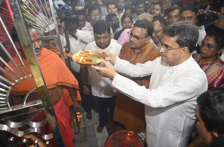 মাতাবাড়িতে ‘আশীর্বাদ কা দিয়া’ জ্বালালেন মুখ্যমন্ত্রী, মোদির সুস্বাস্থ্য ও দীর্ঘায়ু কামনায় প্রার্থনা