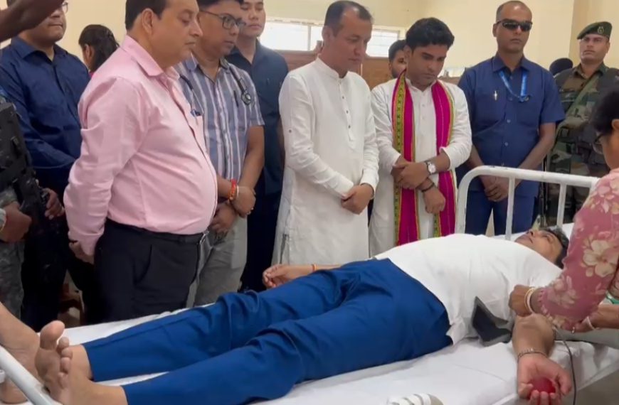 সেবা সংকল্প অভিযানে মেগা রক্তদান শিবির, প্রজ্ঞা ভবনে রক্তদান করলেন সাংসদ বিপ্লব