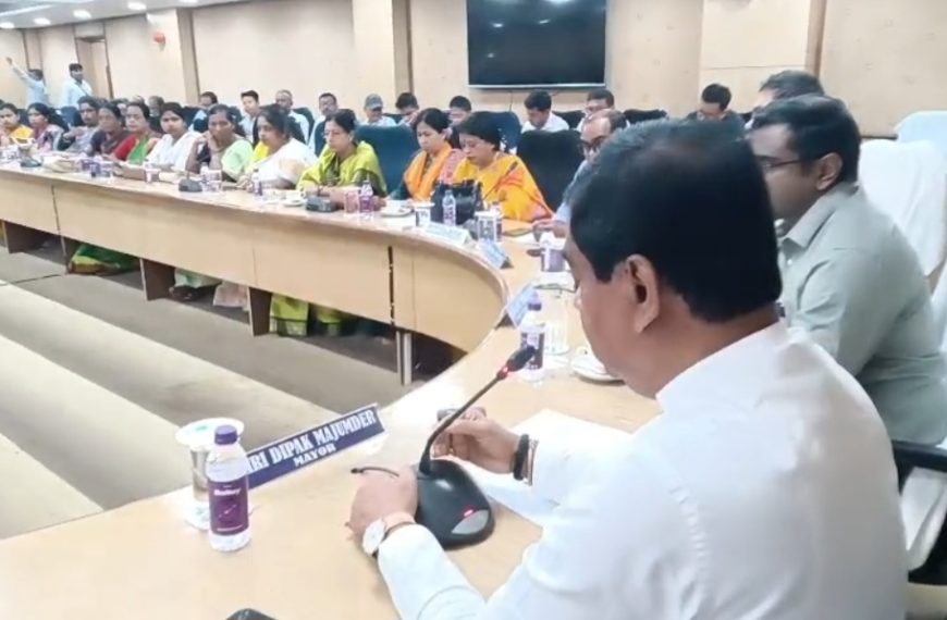 দুর্গাপুজোর আগে গুরুত্বপূর্ণ বৈঠক পুর নিগমের, নাগরিক পরিষেবা সচল রাখায় জোর