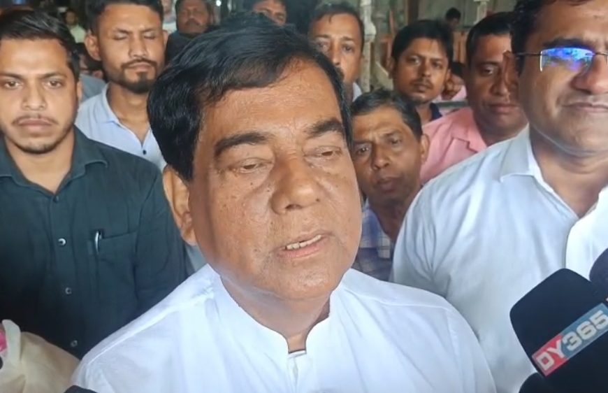 দুর্গাপূজার আগে যানজট নিয়ন্ত্রণে পুরনো মোটরস্ট্যান্ড পরিদর্শনে মেয়র