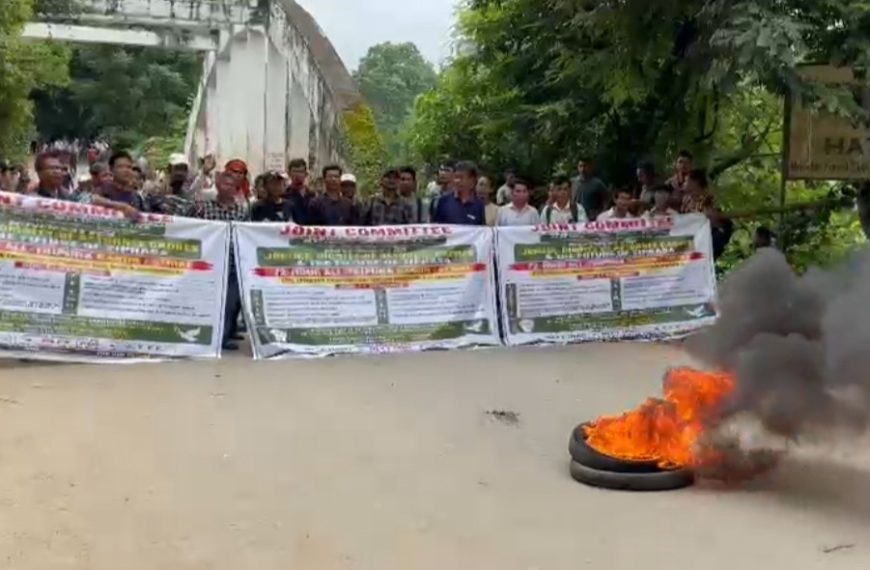 আত্মসমর্পণকারী জঙ্গিদের ডাকা বনধে ফের স্তব্ধ আসাম–আগরতলা জাতীয় সড়ক, ১১ দফা দাবিতে ৭২ ঘণ্টার অবরোধ