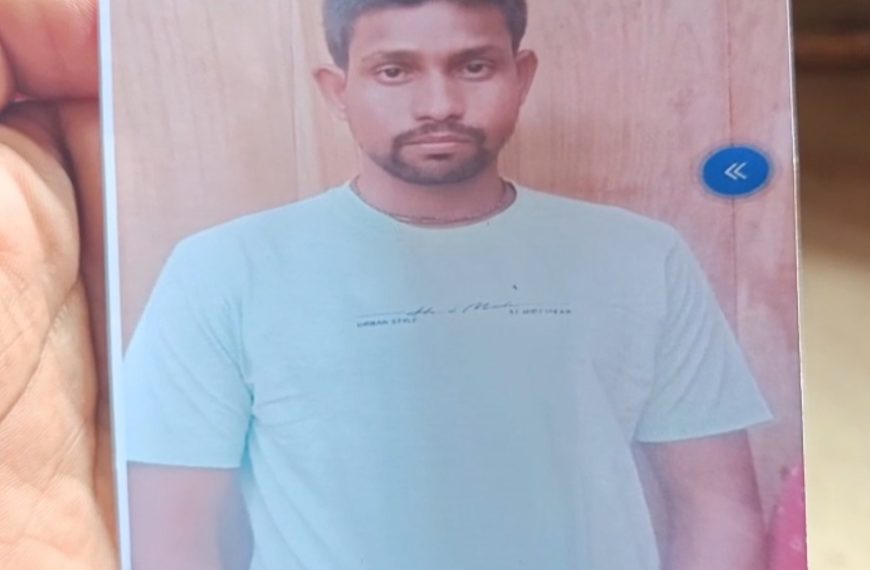 নিখোঁজ ছেলের জন্য কাঁদছেন বৃদ্ধা মা, ফটিকরায়ে নিখোঁজ সুব্রত মালাকার, উদ্বিগ্ন পরিবার