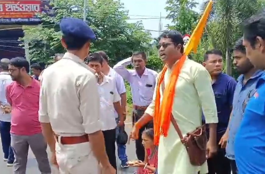 বৃদ্ধাকে মারধরের অভিযোগ, বিশ্রামগঞ্জে থানার সামনে পথ অবরোধ হিন্দু নাগরিক মঞ্চের