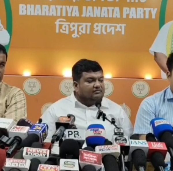 মণ্ডলস্তরে গোষ্ঠীকোন্দল নিয়ে মুখ খুললেন বিজেপি সভাপতি, দলবিরোধী&hellip;