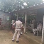 নাবালিকাকে উদ্ধারে অভিযুক্তের বাড়িতে পুলিশের অভিযান, পুলিশের গাড়ি দেখেই জঙ্গলে পালাল অভিযুক্ত
