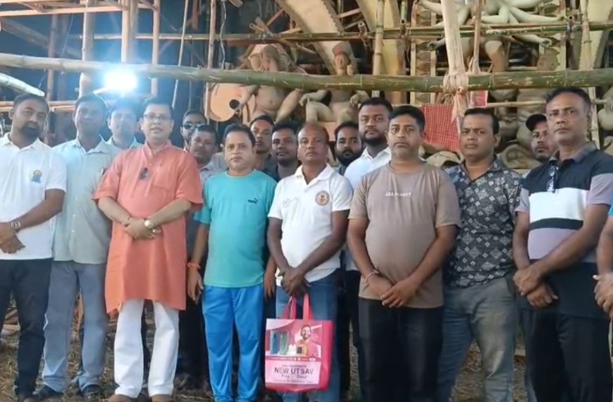 সোমনাথ মন্দিরের আদলে তৈরি হচ্ছে দুর্গাপুজোর মণ্ডপ, পরিদর্শনে মন্ত্রী টিংকু রায়