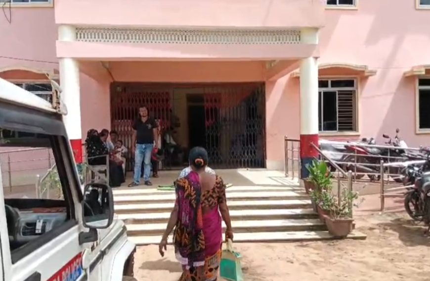 মতিনগরে মহিলার গলায় ছুরি ঠেকিয়ে সোনার চেইন, নগদ টাকা ও স্মার্টফোন ছিনতাইয়ের অভিযোগ