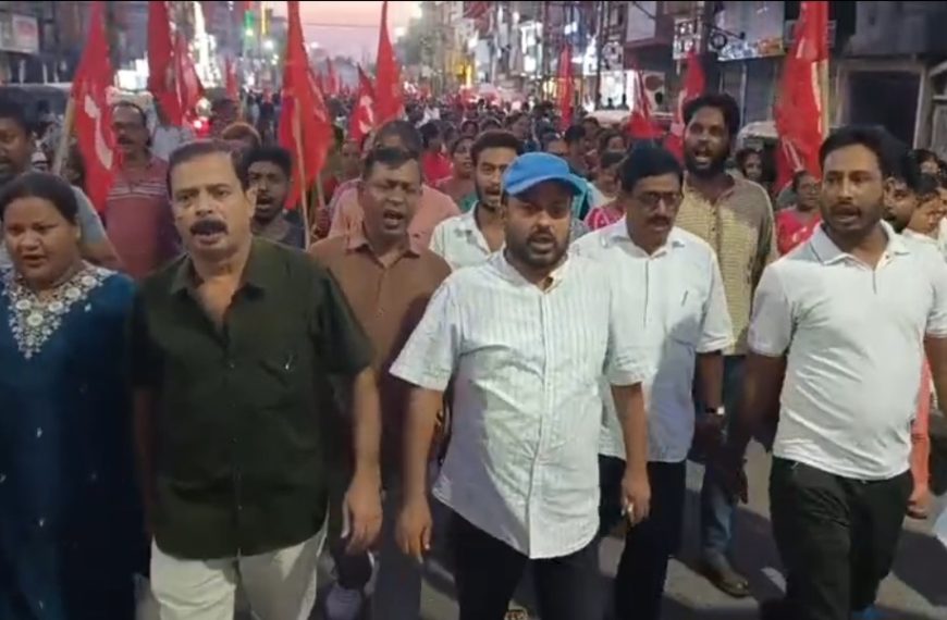 বামুটিয়ায় মানিক সরকারের কনভয়ে হামলার অভিযোগ, আগরতলায় সিপিআইএমের বিক্ষোভ মিছিল