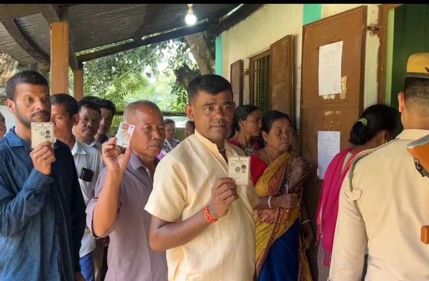 তেলিয়ামুড়ায় উৎসবের আবহে ভিলেজ কাউন্সিলের ভোট, সকাল থেকেই বুথে দীর্ঘ লাইন