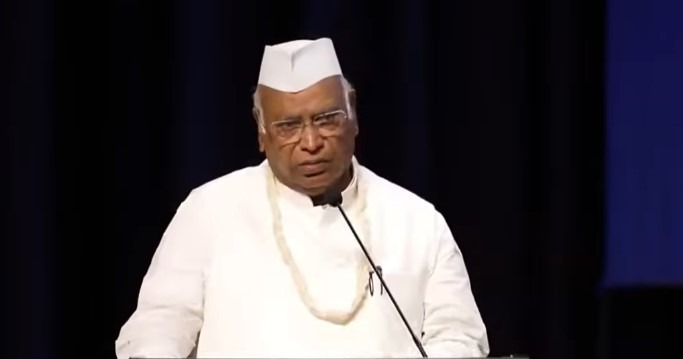 ২৪ দিনেও এফআইআর নয়, ‘শুদ্ধিকরণ’ বিতর্কে নাড্ডাকে চিঠি খাড়গের