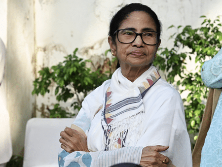 মমতার চিকিৎসা রিপোর্ট প্রকাশ্যে আসার ঘটনায় ৩ চিকিৎসককে আইনি নোটিস