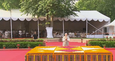শাস্ত্রীর জন্মবার্ষিকীতে শ্রদ্ধা প্রধানমন্ত্রীর, স্মরণ ‘জয় জওয়ান, জয় কিষান’ স্লোগান