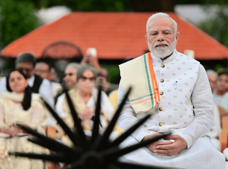 ২৫ বছর পূর্ণ করলেন প্রধানমন্ত্রী মোদি, অভিনন্দনে মুখ্যমন্ত্রী ও কেন্দ্রীয় মন্ত্রীরা; ‘ভারত মাতার সেবায় নিবেদিত’ বলে প্রশংসা
