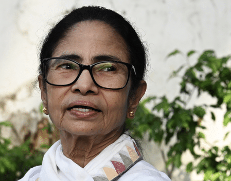 দলীয় তহবিল ব্যবহারে বাধা, বিশেষ আধিকারিকের বিরুদ্ধে কলকাতা হাইকোর্টে মমতা শিবির