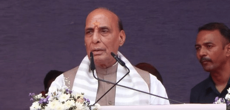 ভারতীয় জাহাজ নির্মাণ শিল্পকে বিশ্বমানের প্রতিযোগিতায় এগিয়ে নেওয়ার আহ্বান রাজনাথের