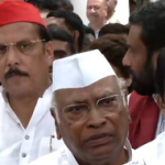 রাজঘাটের পথে ইন্ডিয়া ব্লকের নেতারা, গণতান্ত্রিক অধিকার খর্বের অভিযোগ খাড়গে-রাহুলের