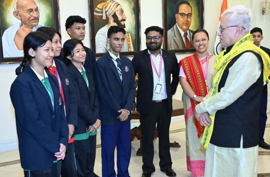 মুম্বইয়ে মহারাষ্ট্রের রাজ্যপাল যীষ্ণু দেববর্মার সঙ্গে সাক্ষাৎ ত্রিপুরার ১৫ পড়ুয়ার