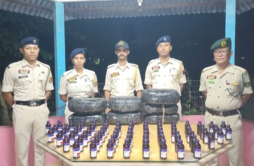 সীমান্ত সড়কে টহলদারিতে ৭০ বোতল এসকফ ও ১৮ কেজি গাঁজা উদ্ধার, বাজারমূল্য প্রায় ৯.৭০ লক্ষ টাকা