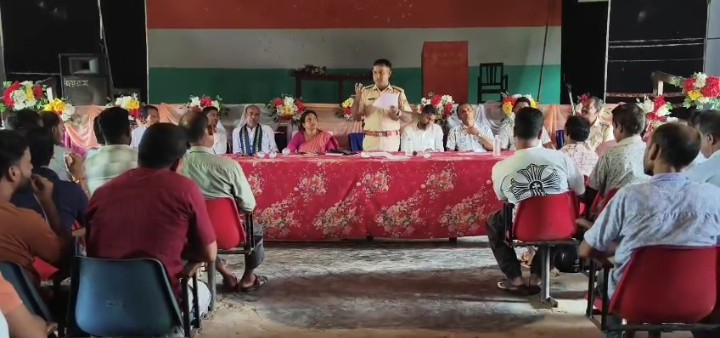 দুর্গাপূজায় আইনশৃঙ্খলা রক্ষায় যাত্রাপুর থানায় গুরুত্বপূর্ণ বৈঠক