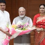 প্রধানমন্ত্রীর সঙ্গে সাক্ষাৎ করে আশীর্বাদ নিলেন সস্ত্রীক বিপ্লব কুমার দেব