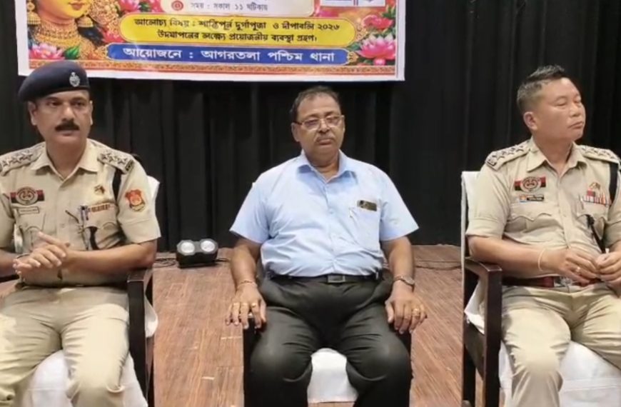 দুর্গাপুজো উপলক্ষে পশ্চিম থানা এলাকায় ক্লাব সদস্যদের নিয়ে বৈঠক