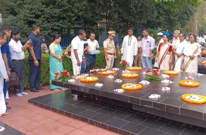 গান্ধীজয়ন্তীতে মহাত্মা গান্ধীকে শ্রদ্ধা নিবেদন রাজ্যপালের